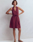 Sleeveless short dress with V-neck and tie waist, flowing skirt in burgundy
