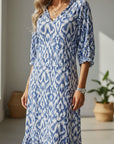Flowing blue-and-white patterned maxi dress with V-neck and 3/4 sleeves