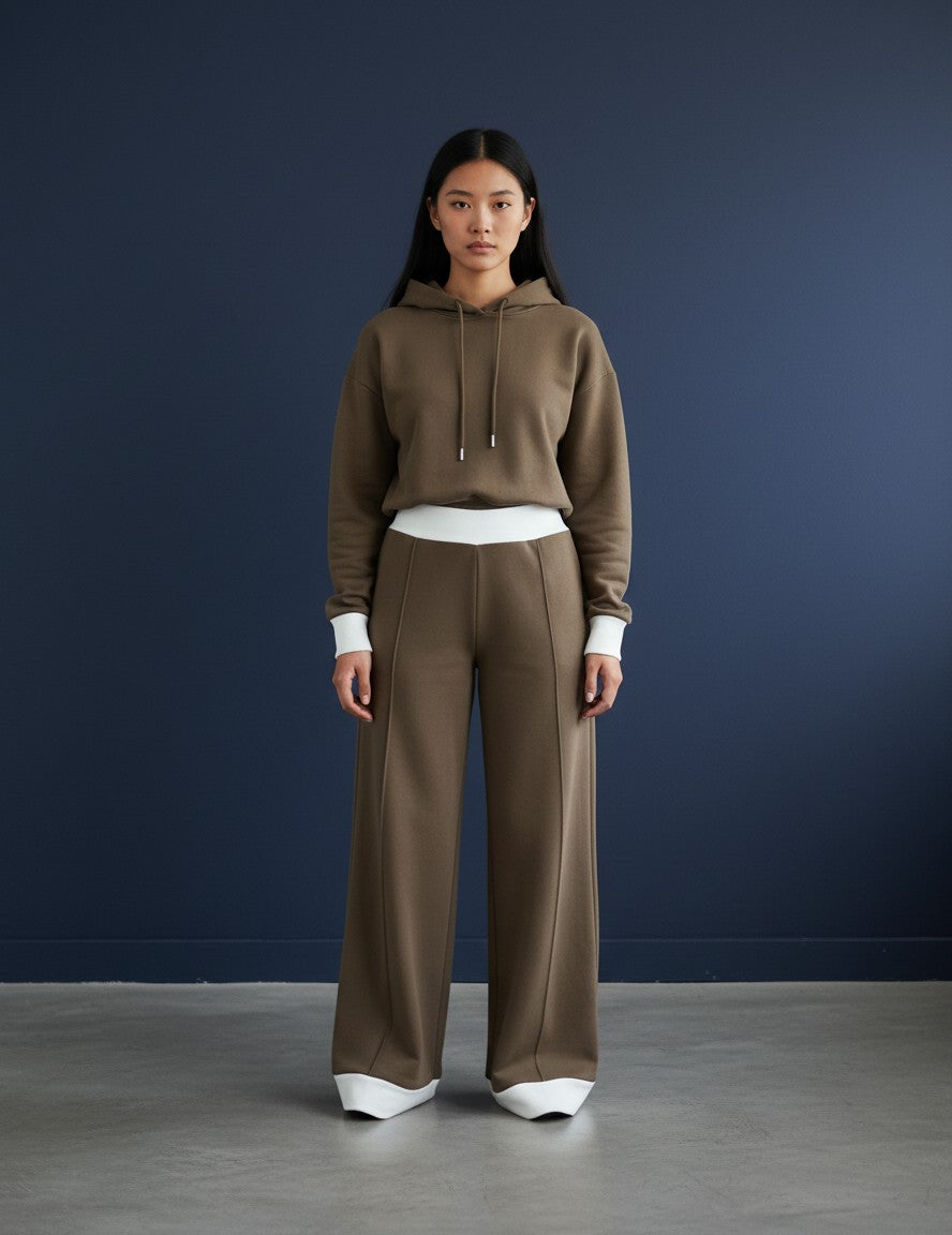 Brown relaxed-fit tracksuit: hoodie with drawstrings and wide-leg drawstring pants